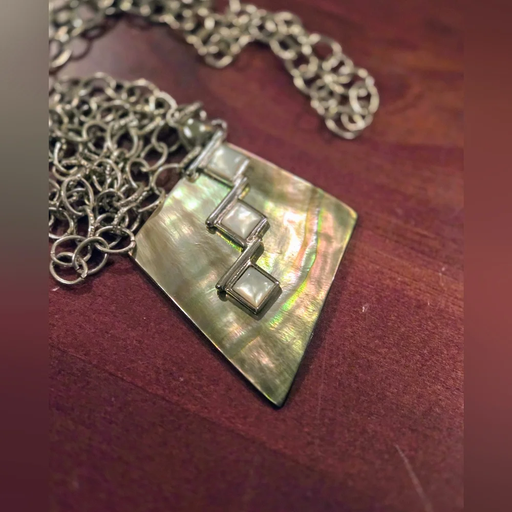Vintage MOP Pendant Necklace - Picture 2 of 5